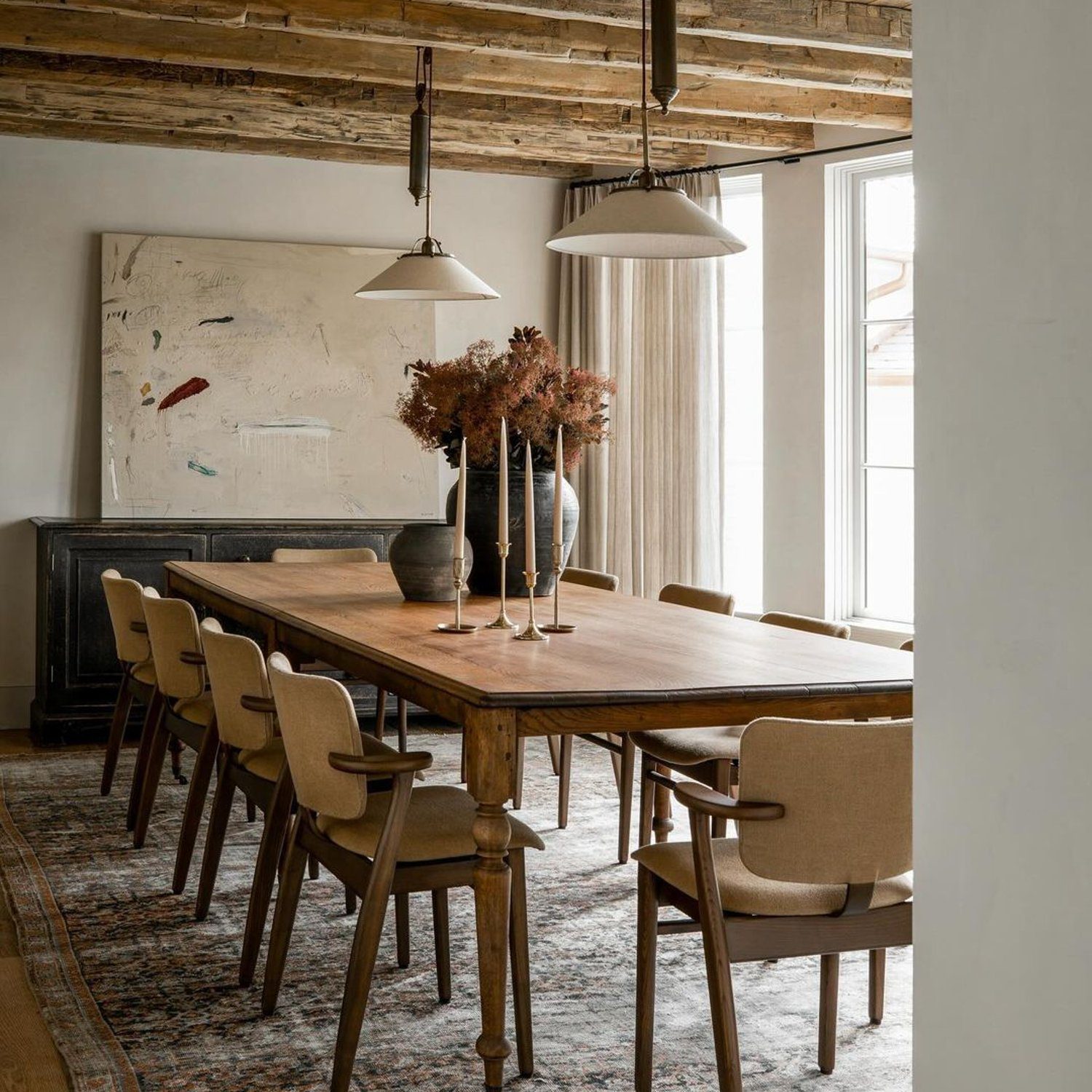 Rustic elegance in a dining room