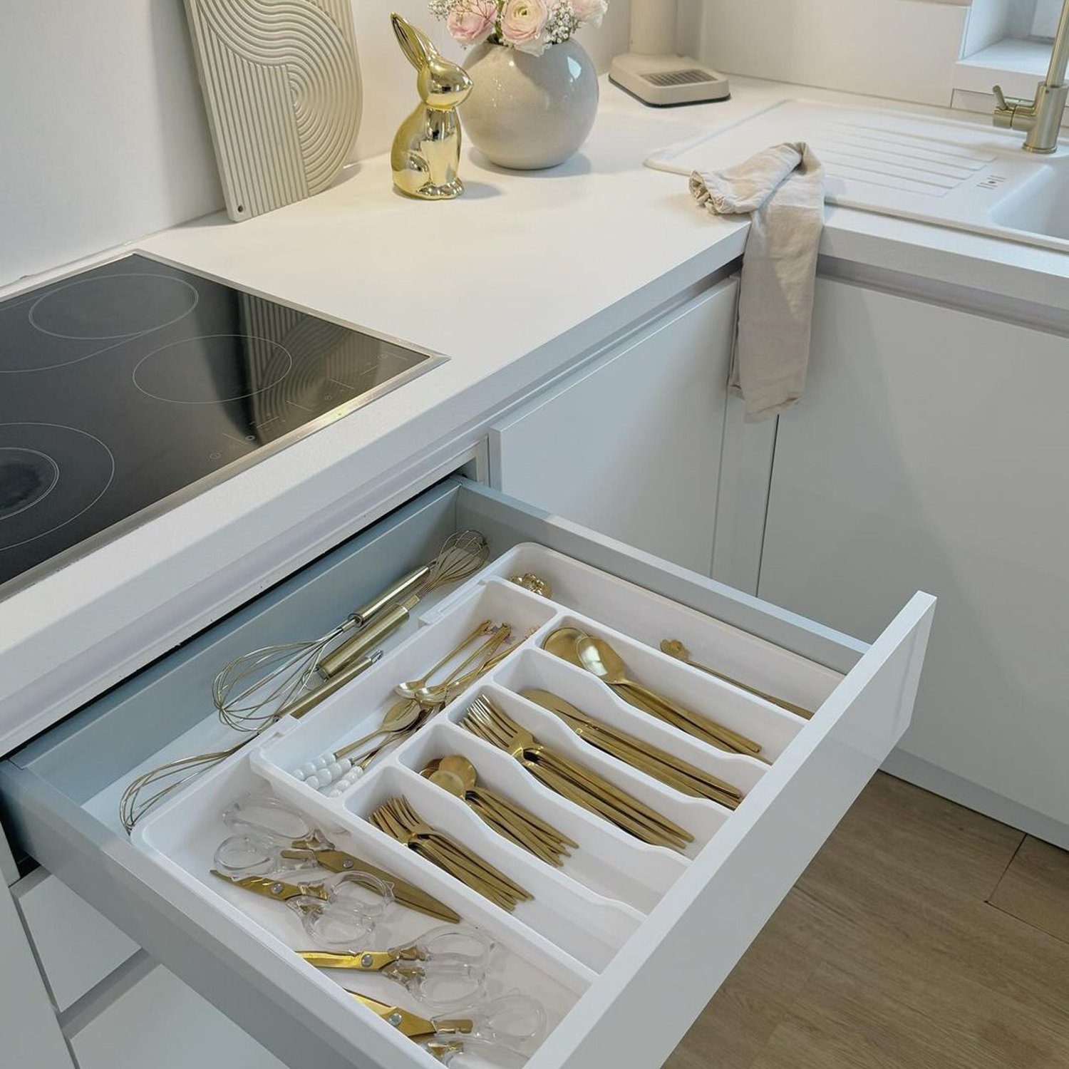 Streamlined Modern Kitchen Drawer