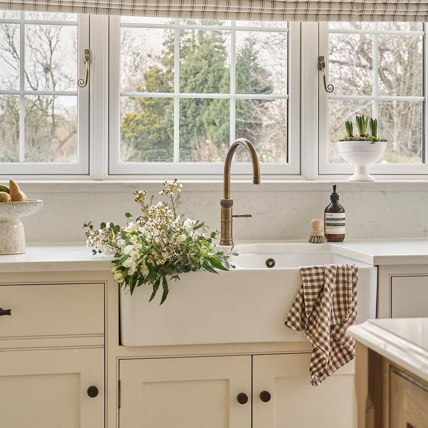 Charming farmhouse-style kitchen sink with fresh flowers