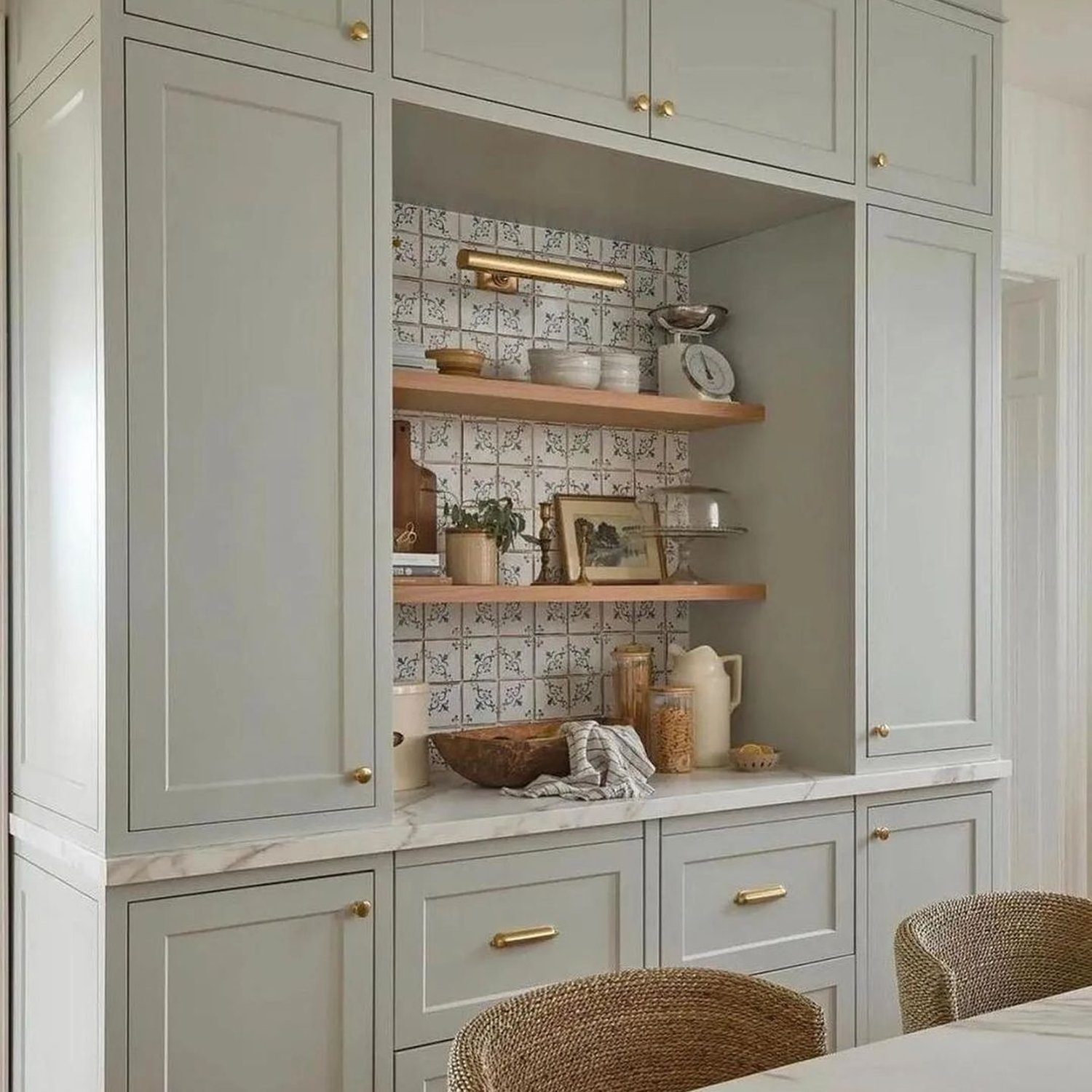 Elegant Kitchen Shelving