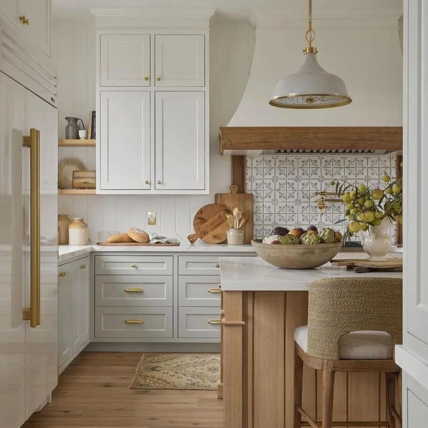 Elegant Transitional Kitchen