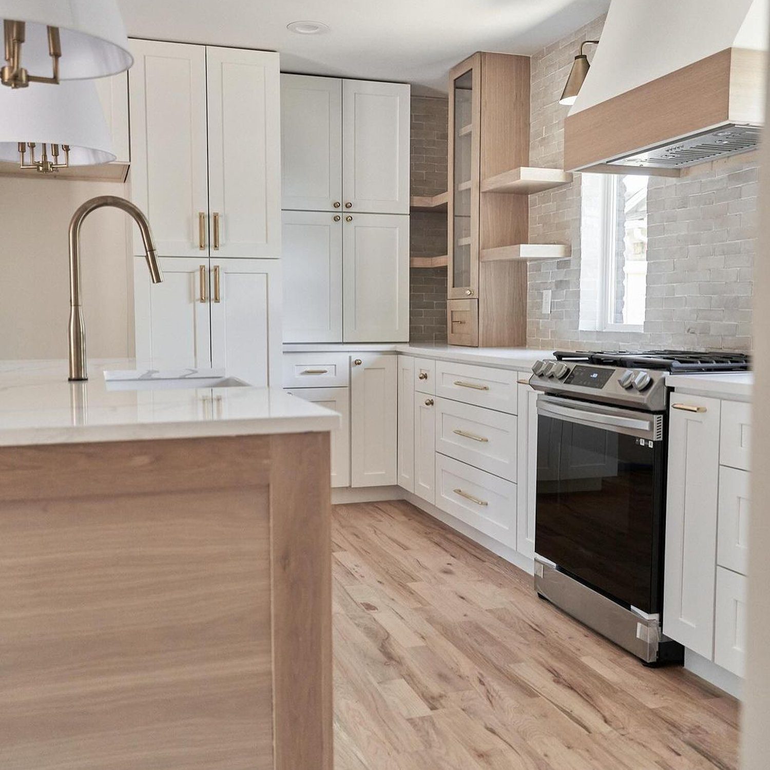 Modern kitchen with mixed textures