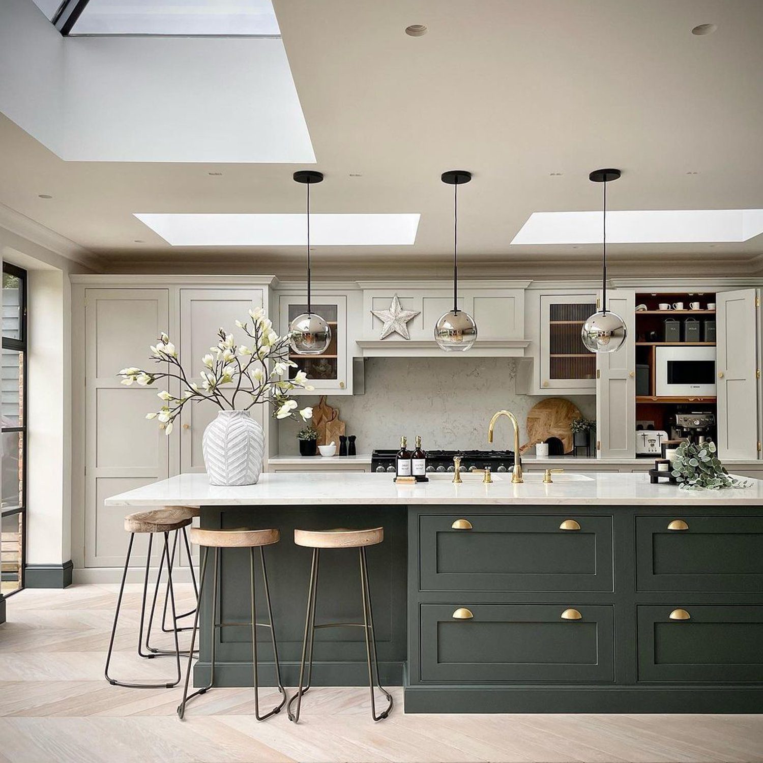 Elegant and modern kitchen combining traditional and contemporary elements