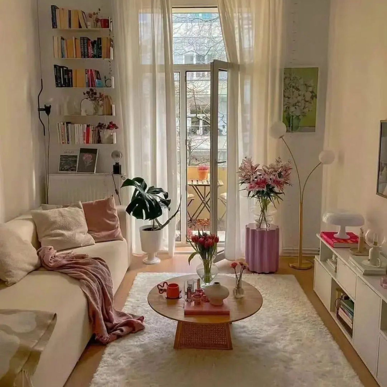 Cozy and Inviting Living Room with Natural Light