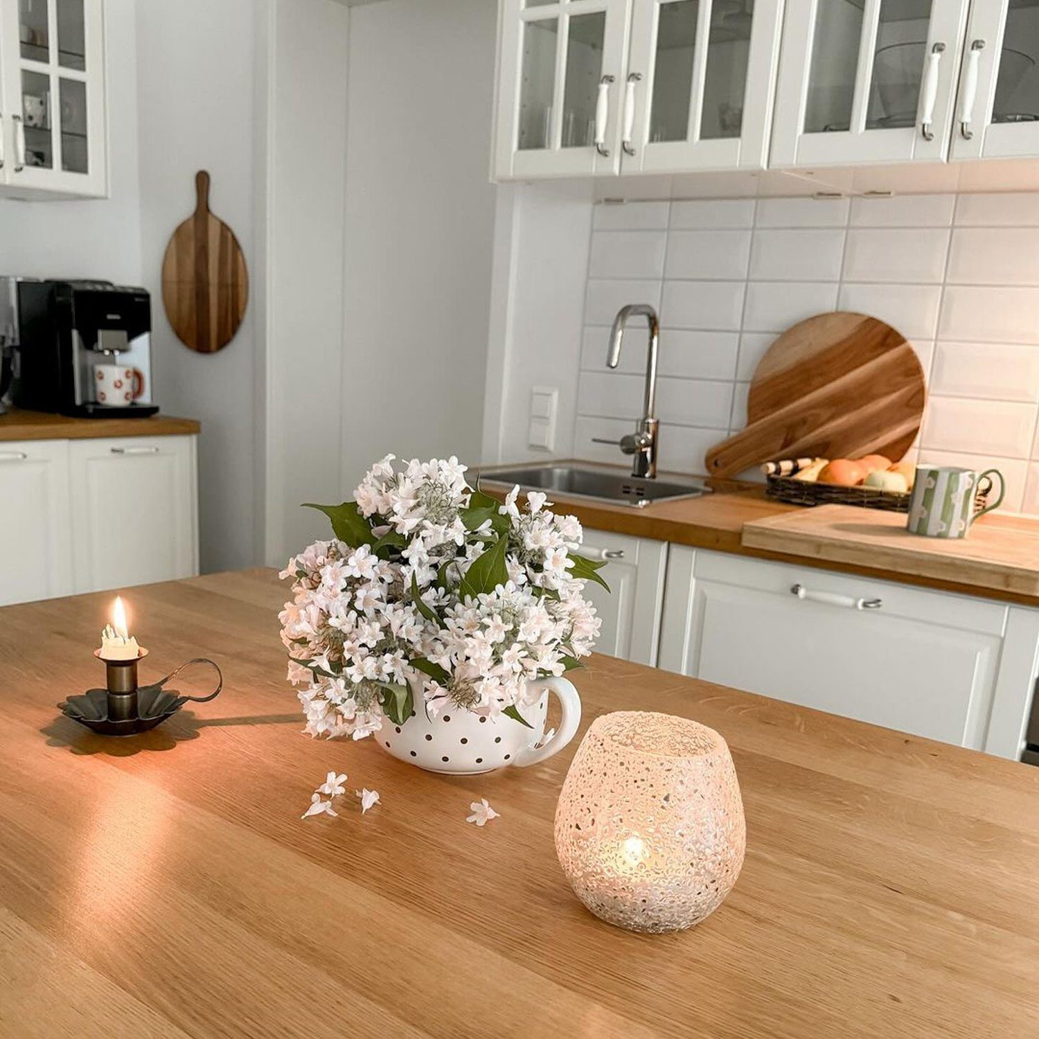 A cozy and inviting kitchen interior