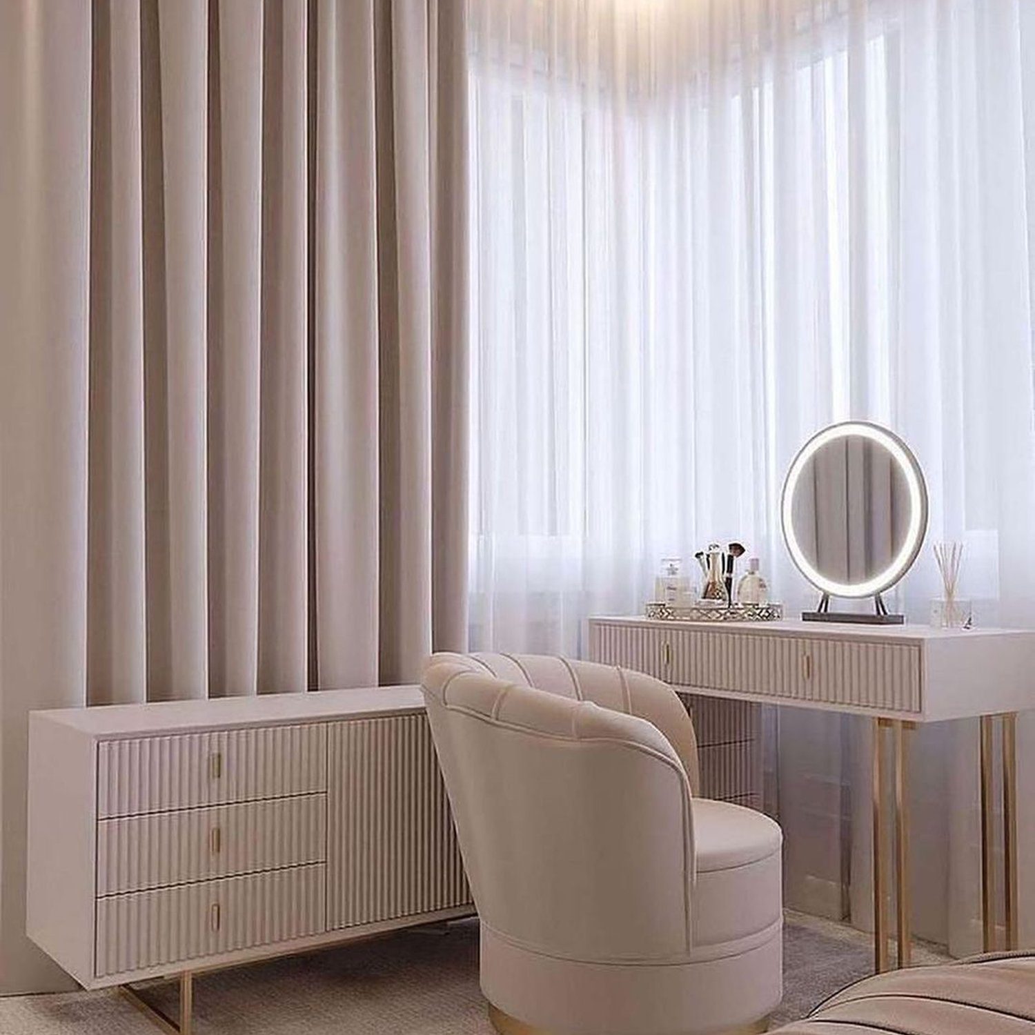 Elegant and Modern Vanity Area