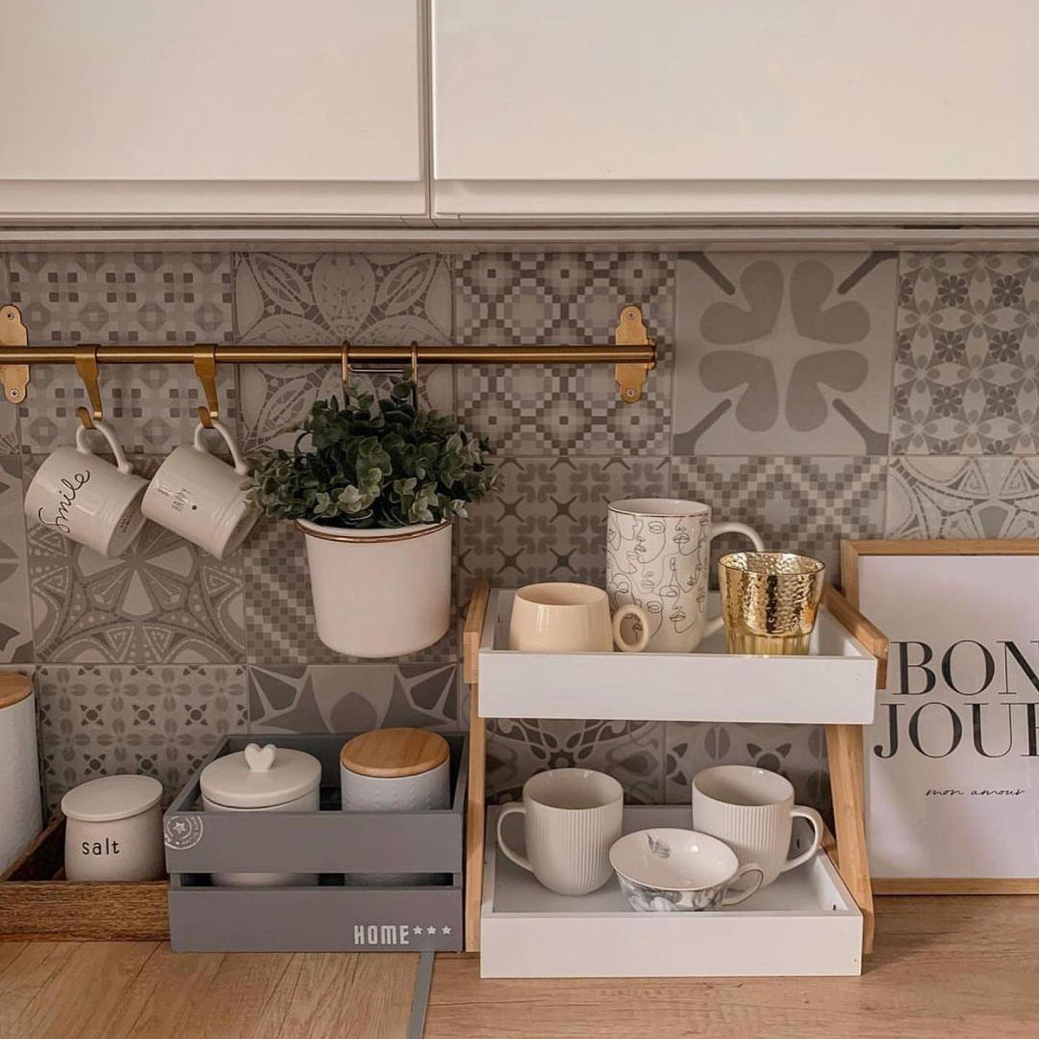 An elegantly organized kitchen shelf