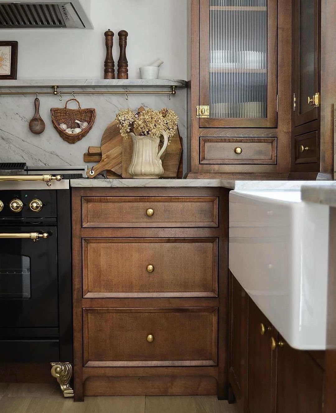 A classic kitchen showcasing a harmonious blend of materials