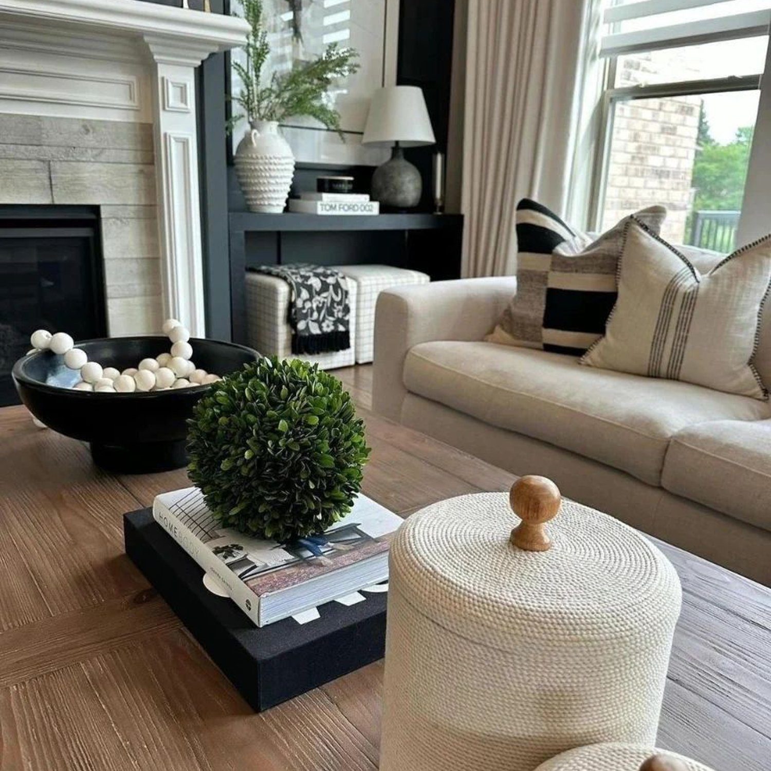 A tastefully decorated living room