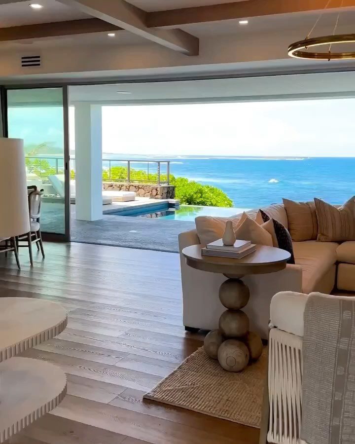 Luxurious Beachfront Living Room