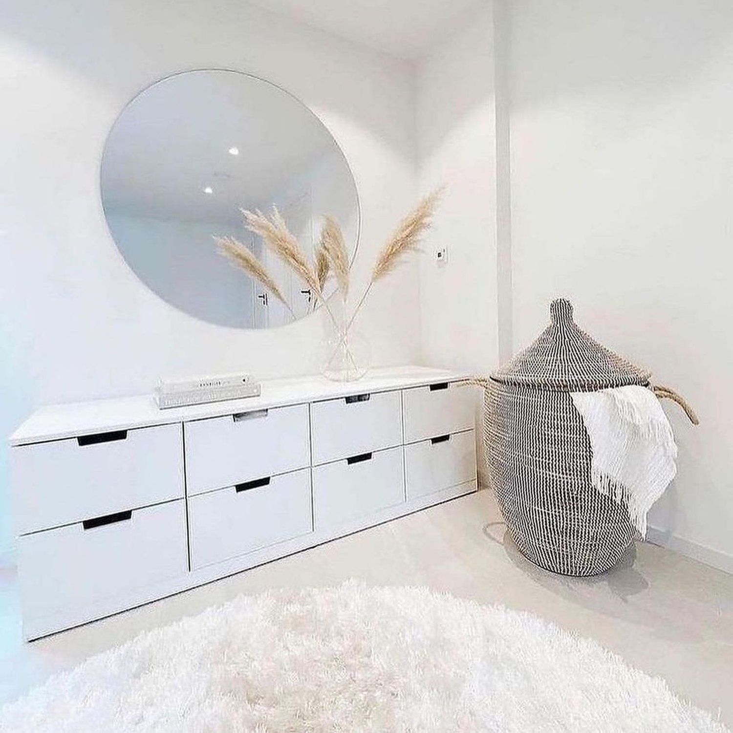 Minimalist Modern Bedroom Decor