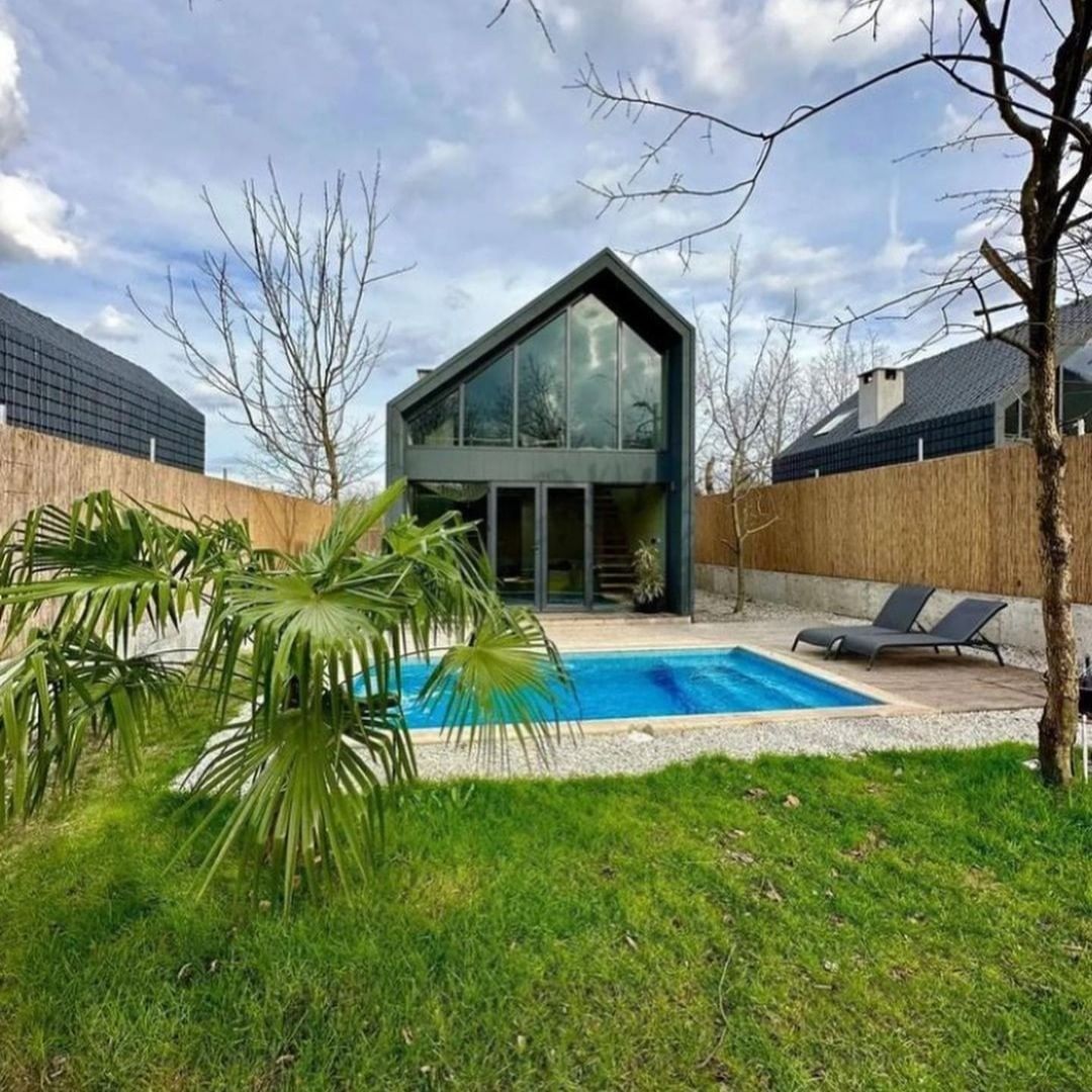 Contemporary Poolside House