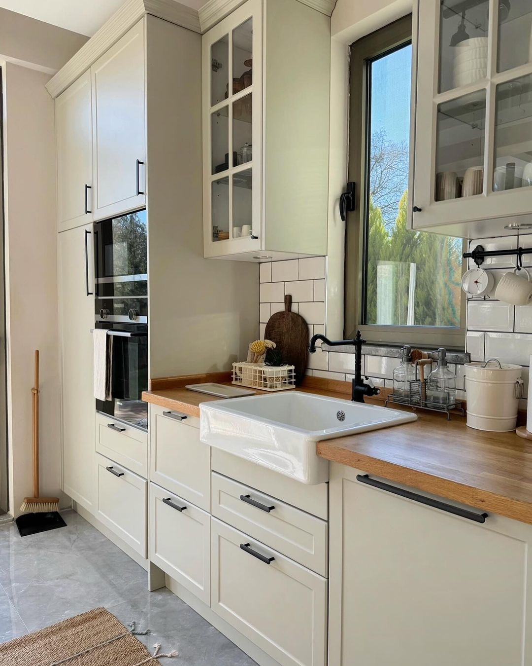 A harmonious blend of functionality and style, featuring a farmhouse sink and contrasting black fixtures