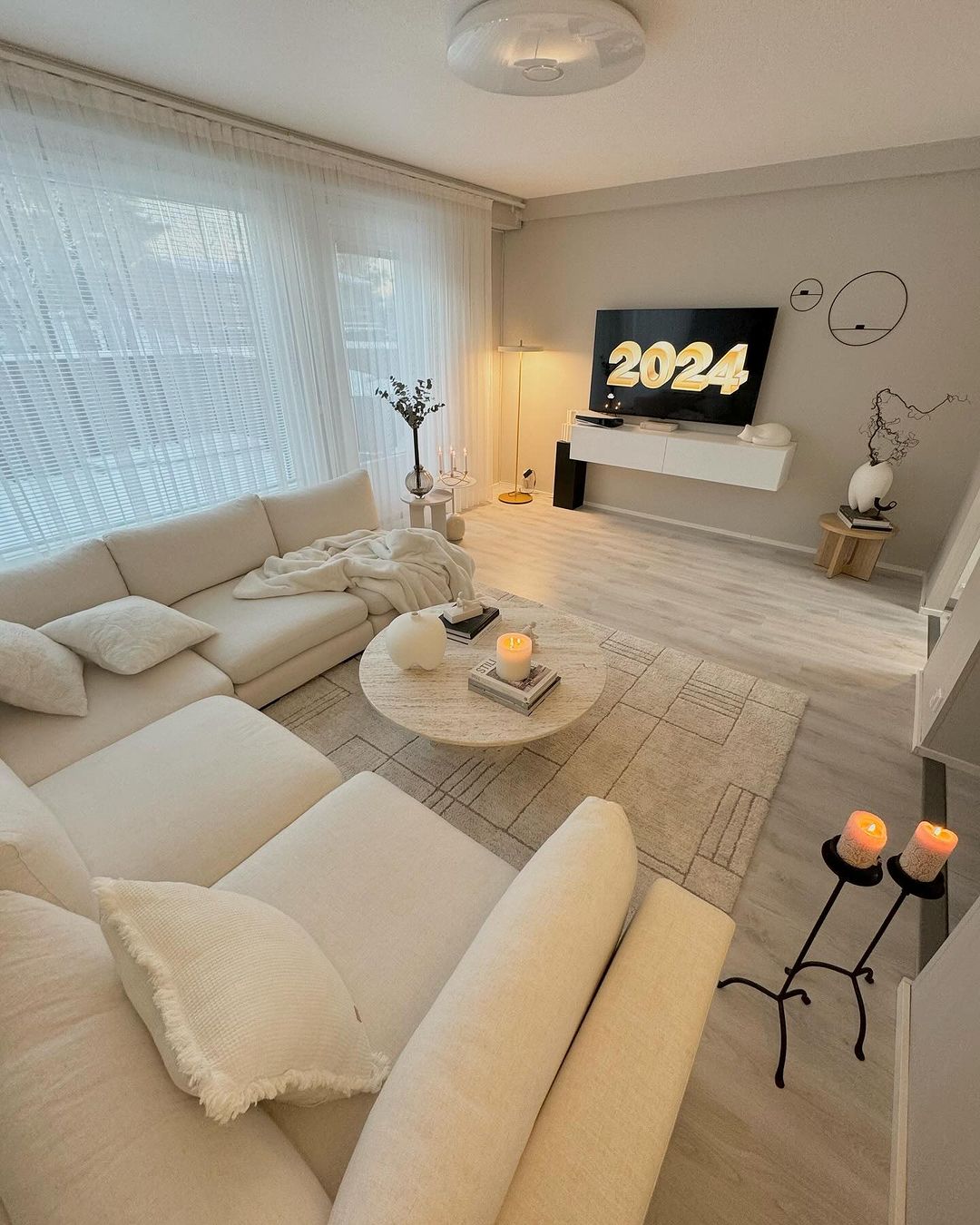 A modern living room with cozy decor