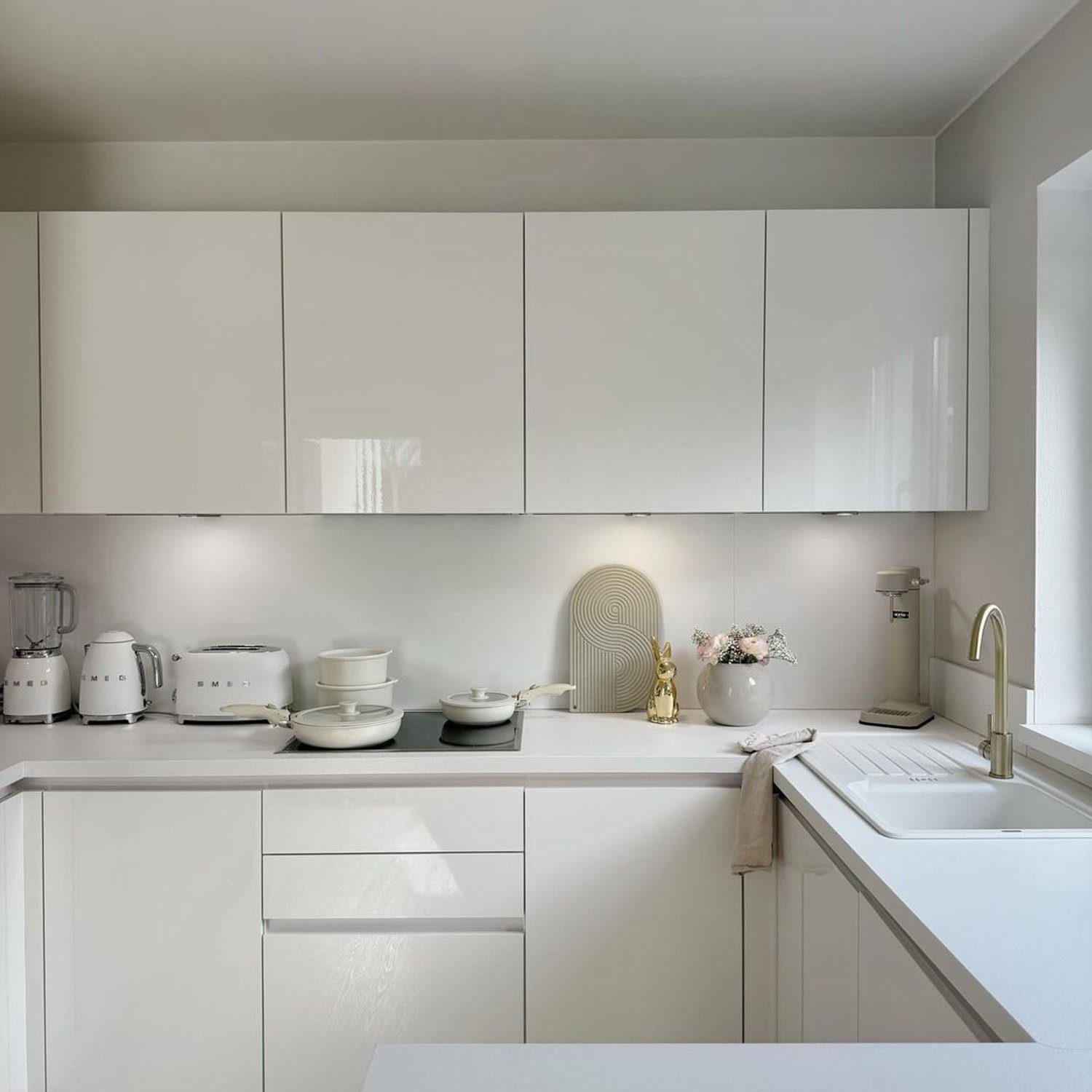 Minimalist White Kitchen