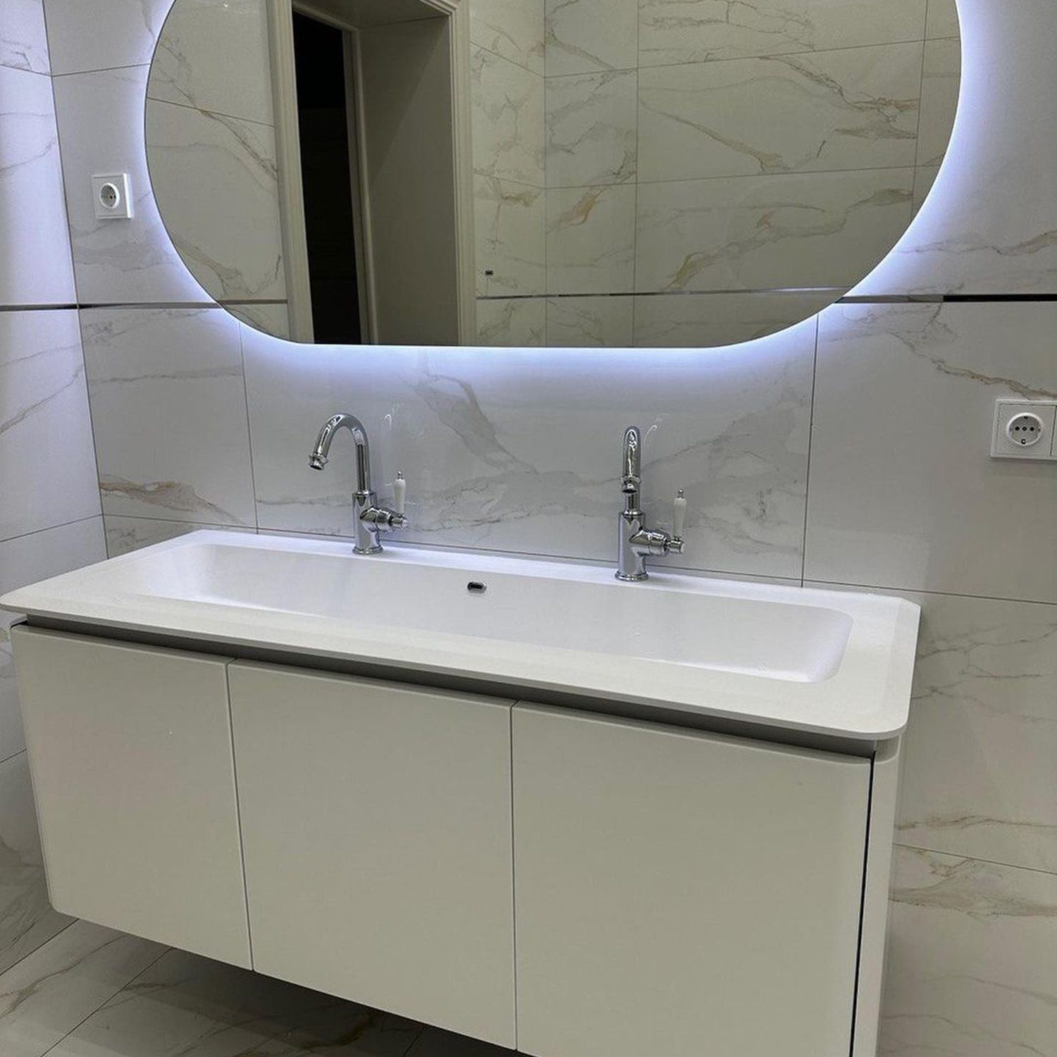 Elegant modern bathroom with marble tiles