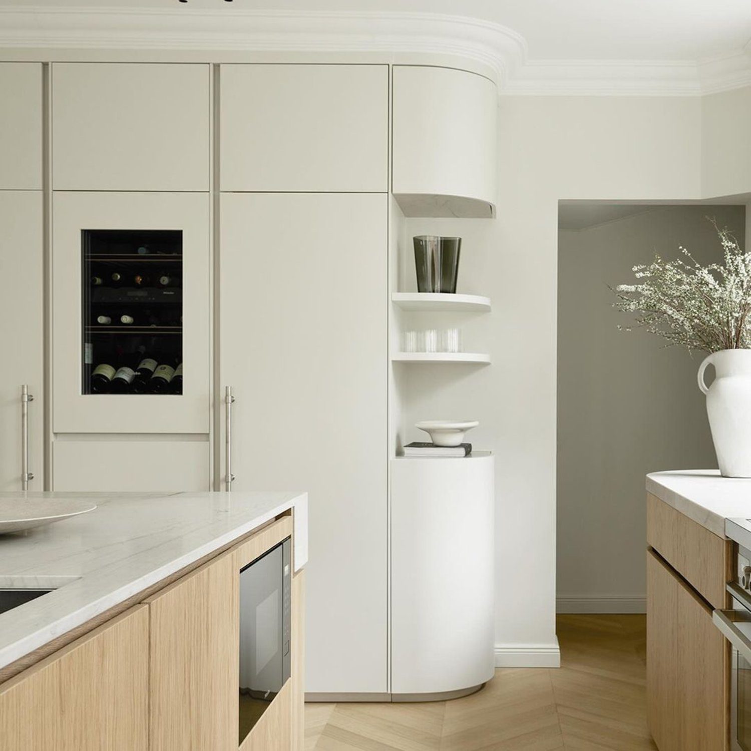 Modern kitchen with combined materials and sleek design