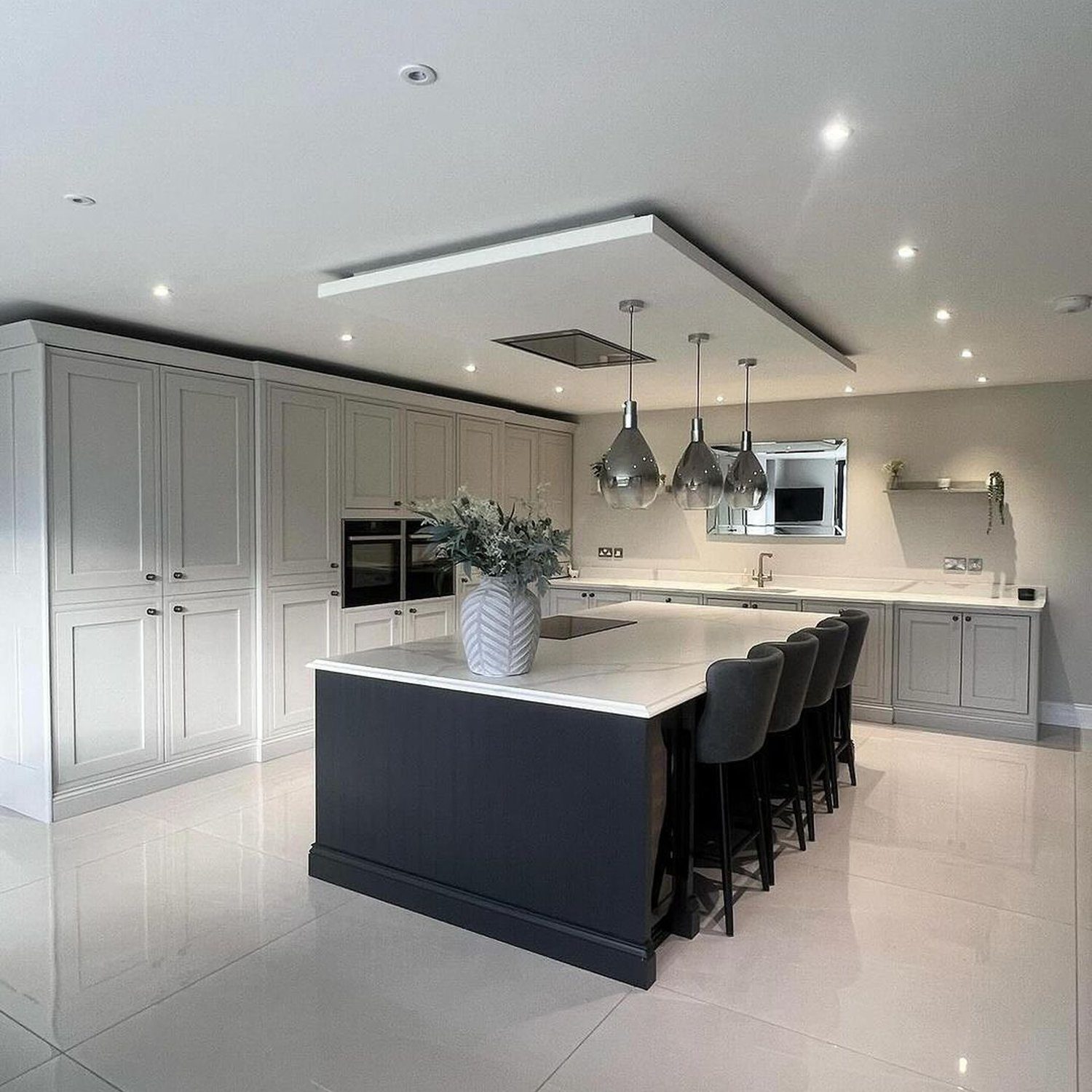 Elegant and modern kitchen design with a harmonious blend of neutral tones.