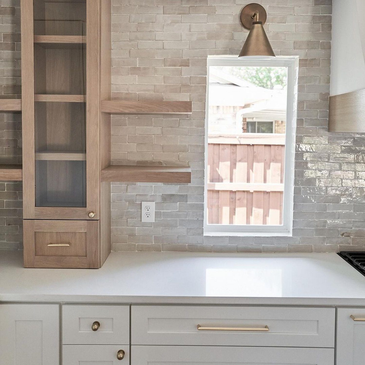 Elegant kitchen with a blend of materials