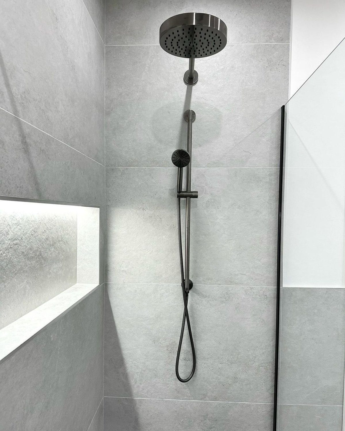 Modern and Minimalistic Shower Design