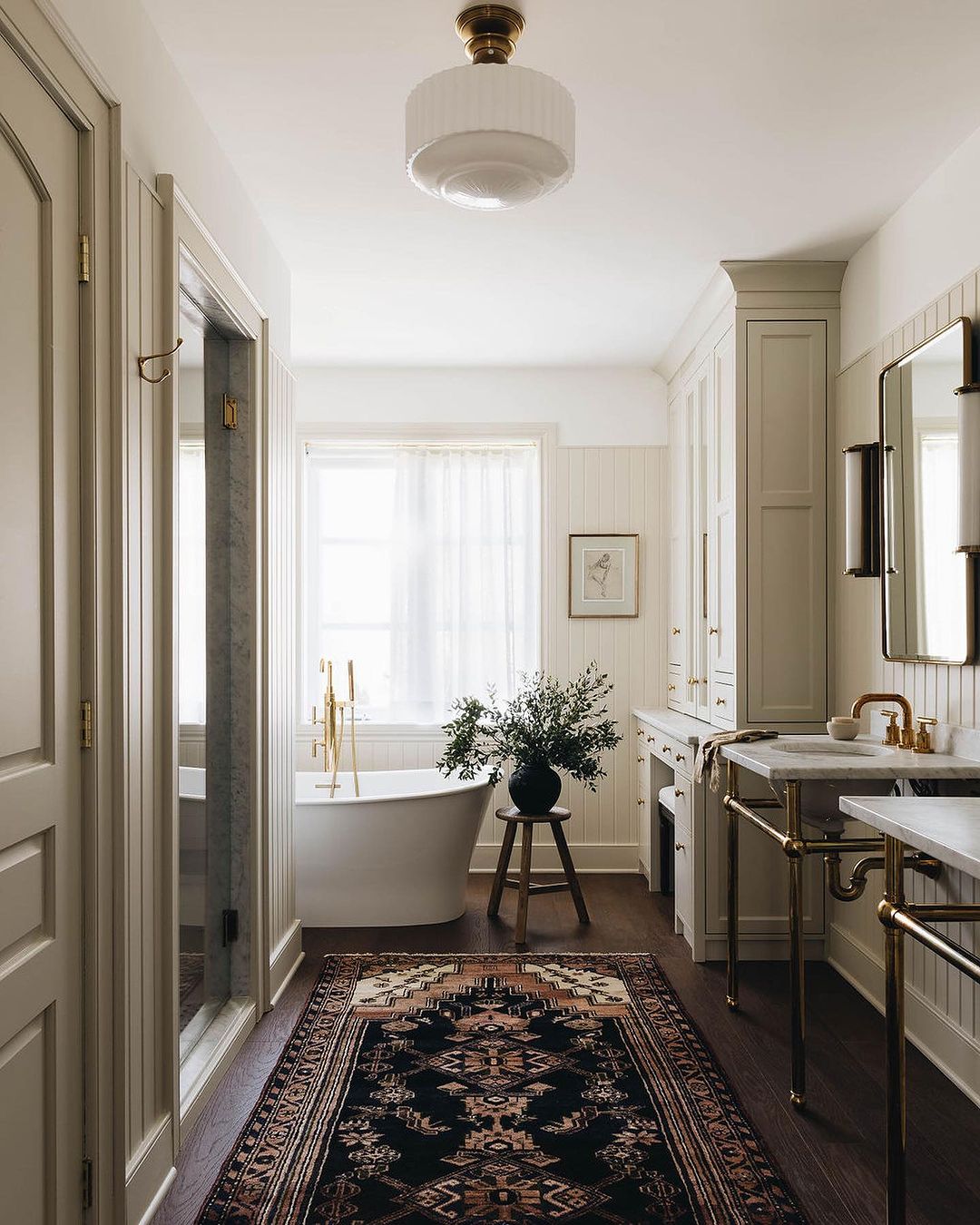 A classic bathroom combining modern and traditional elements.