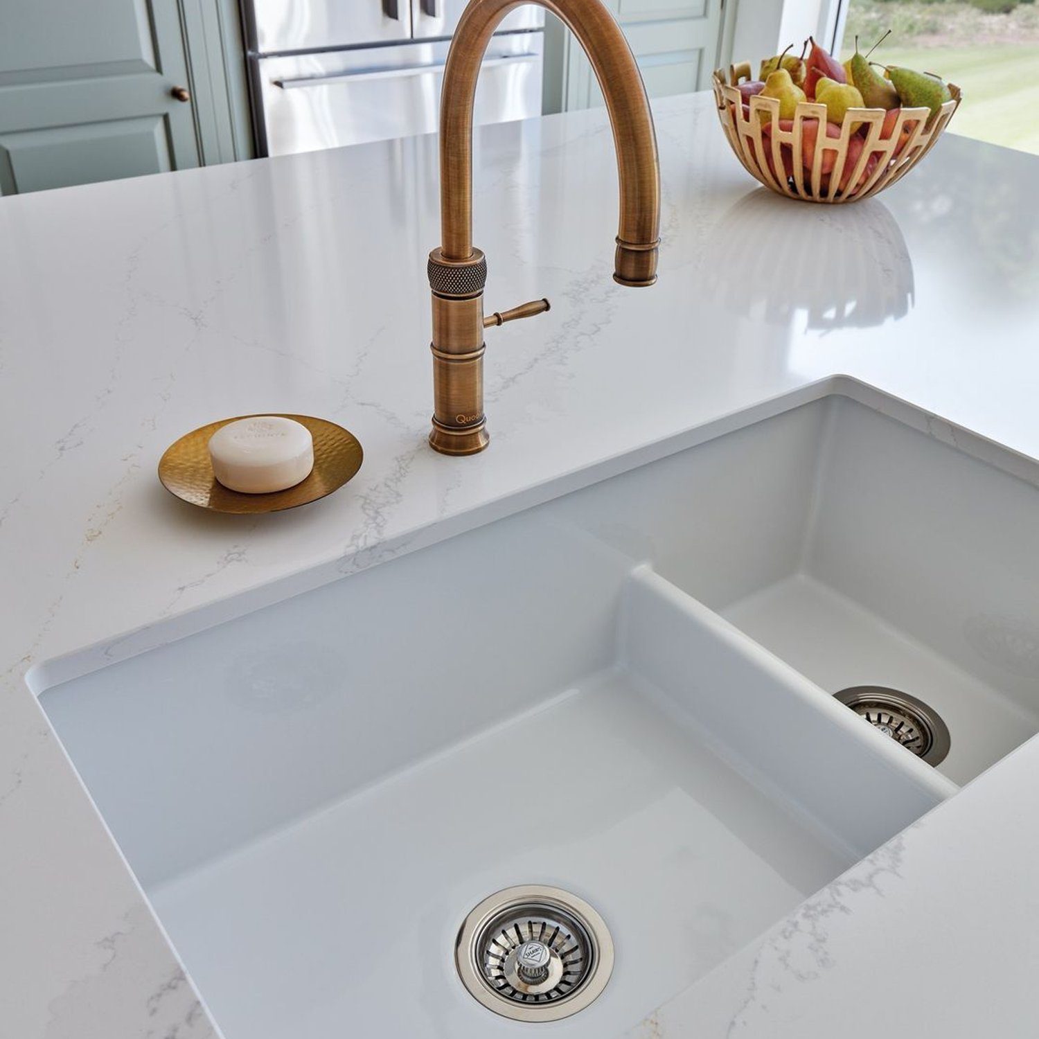 Elegant and functional kitchen sink