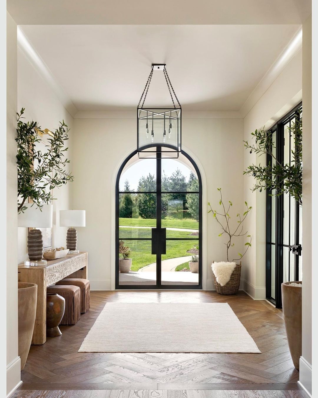 Serene Entryway with Arched Doorway