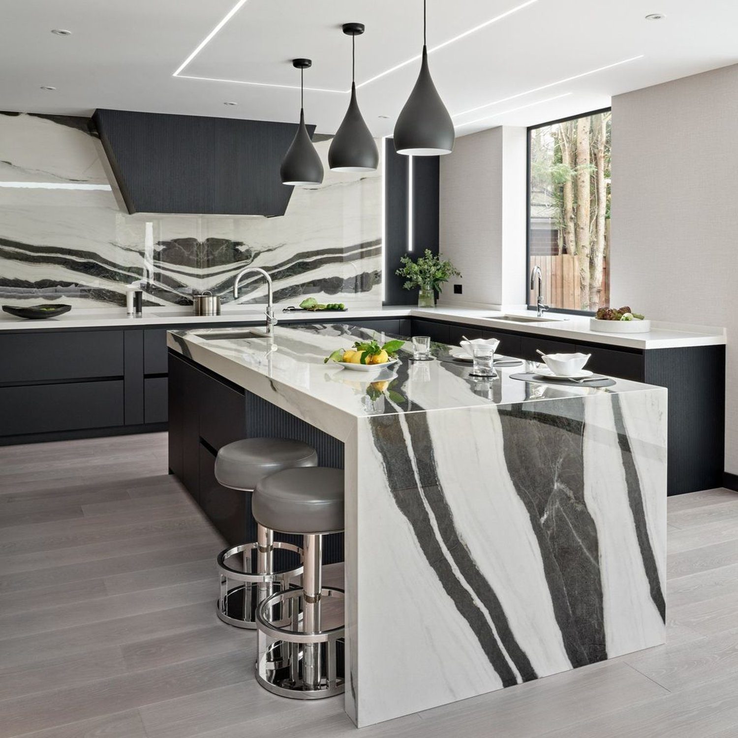 Elegant Modern Kitchen