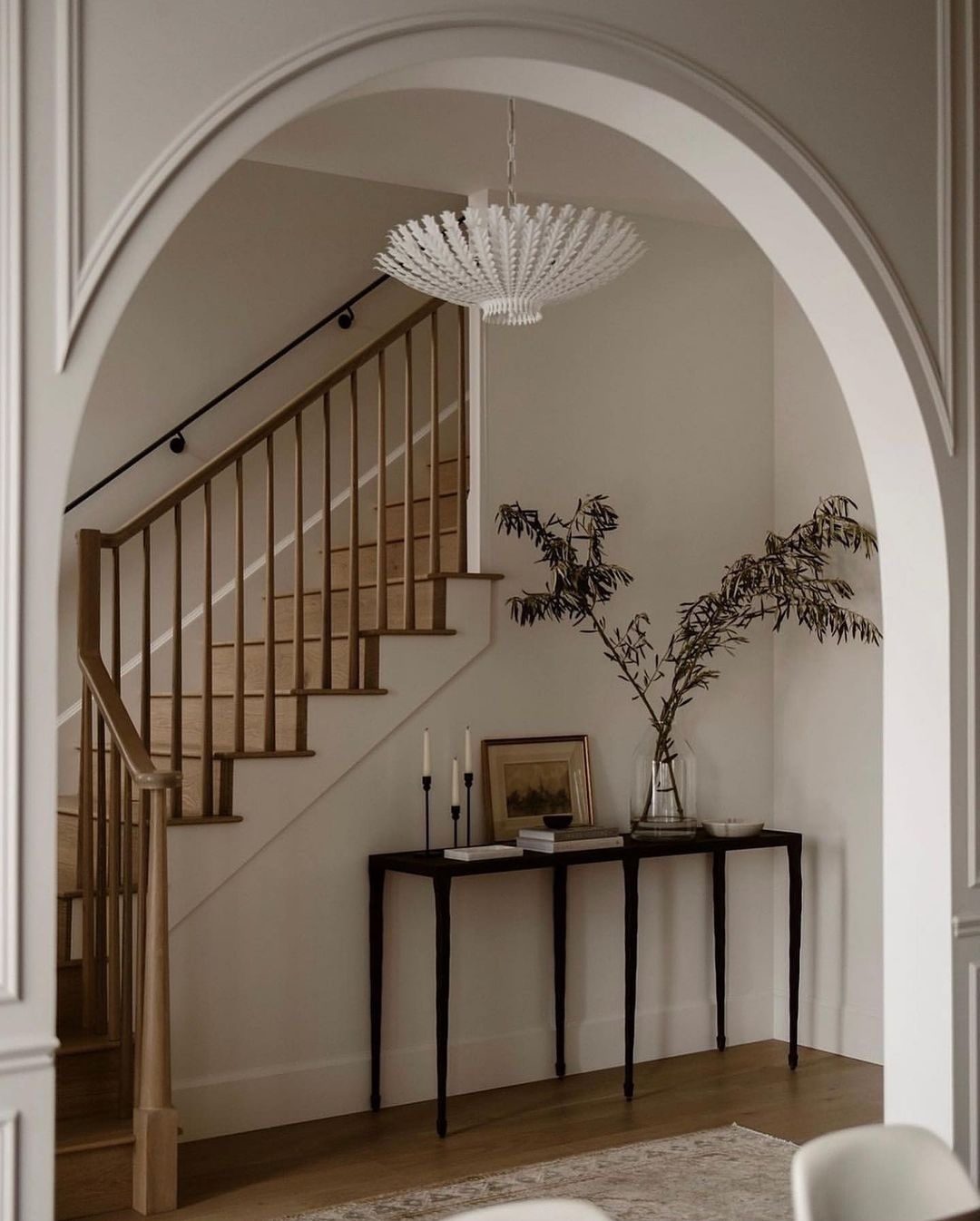 A tastefully designed entryway with an arched doorway