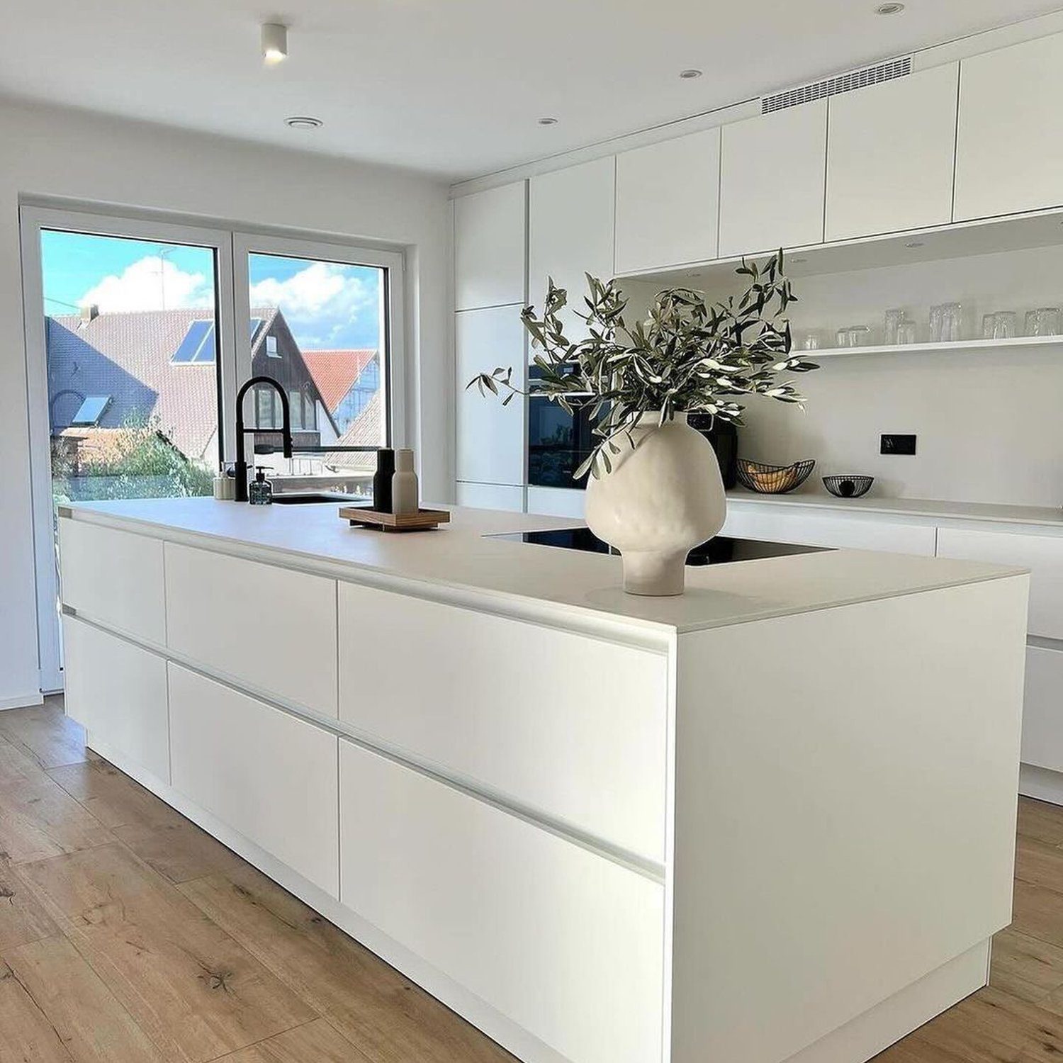 Elegant white kitchen with modern aesthetics