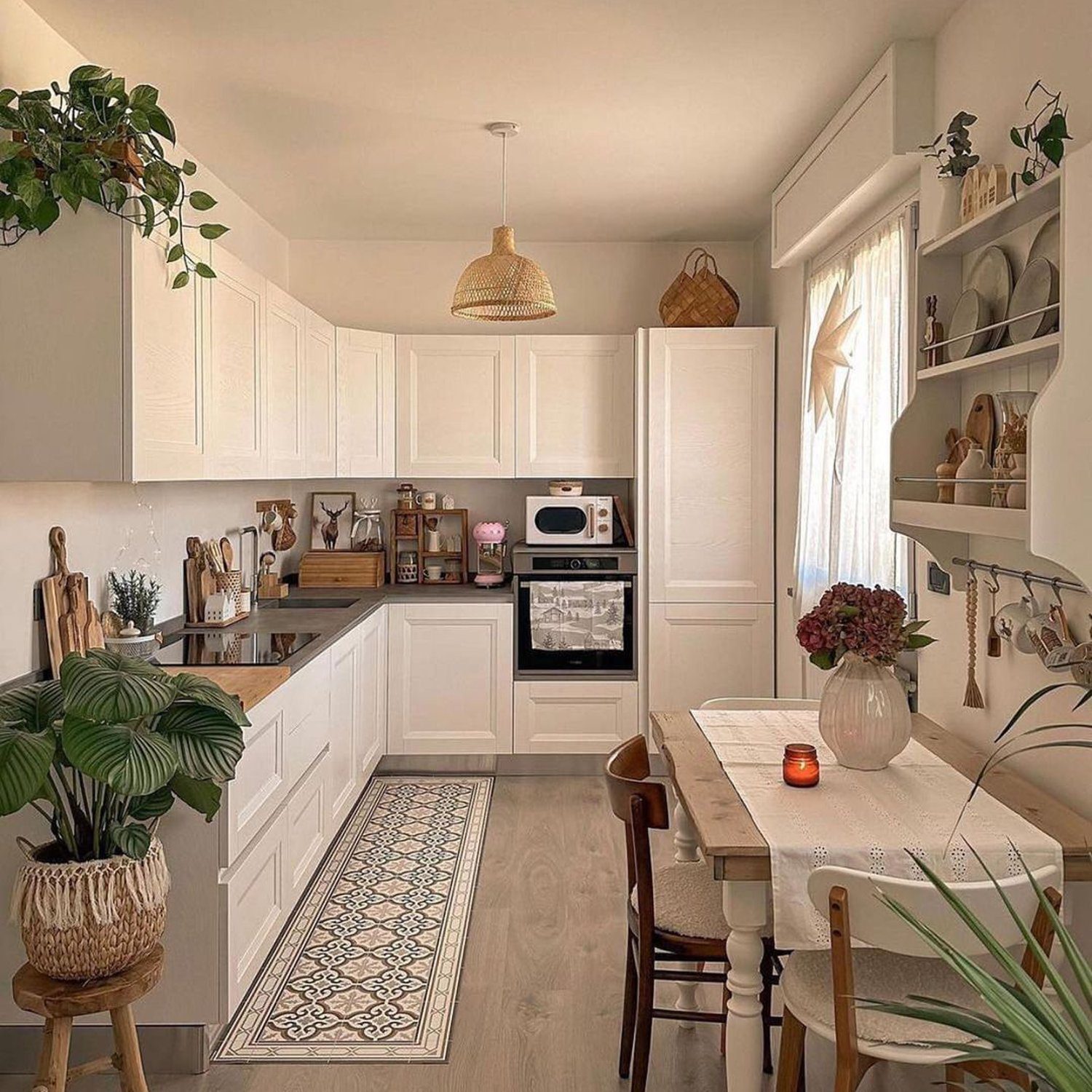 Cozy and Inviting Kitchen